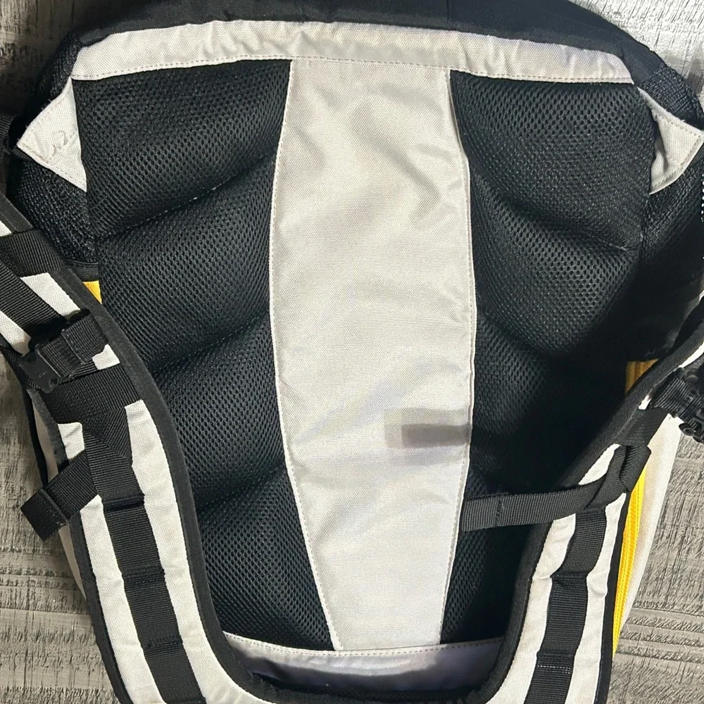 Vtg. Pre-KAVU Black, White, and Yellow Hiking Backpack - Picture 12 of 14